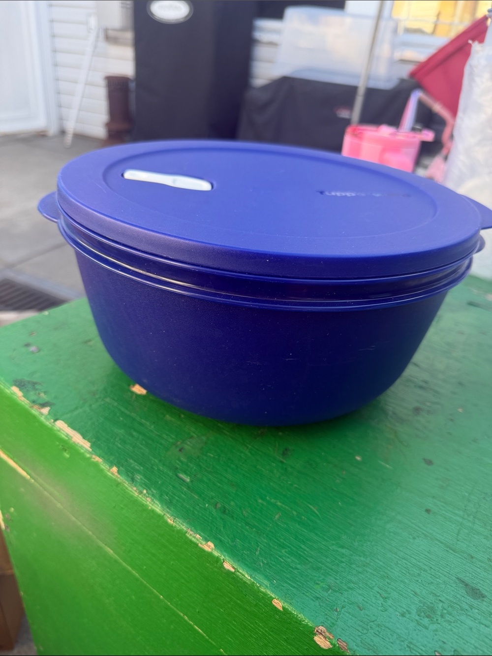Large Tupperware crystal wave w colander